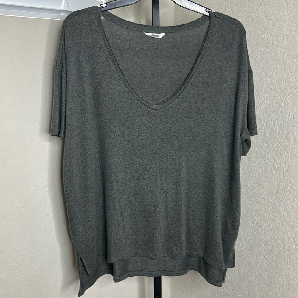 318 - Caslon NWOT Grey Deep V-Neck T-Shirt. Size 1X